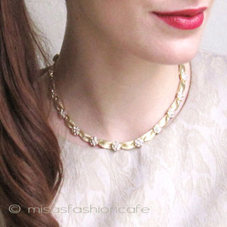 （画像用） Trifari　 トリファリ刻印 RSのお花 ネックレス