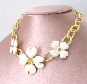 （画像用） ハナミズキ花ネックレス