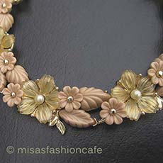 （画像用） ミルクティー花ネックレス