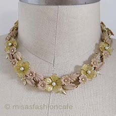 （画像用） ミルクティー花ネックレス