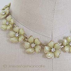 （画像用） レモネード花ネックレス