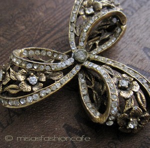 （画像用） アンティーク 　フラワーブローチ