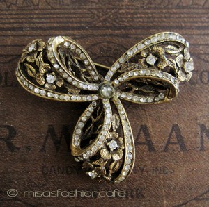 （画像用） アンティーク 　フラワーブローチ