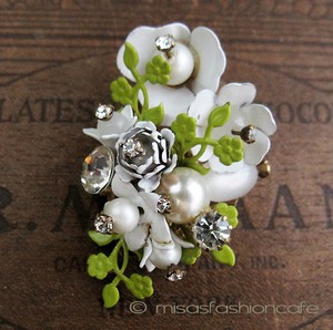 （画像用） お花ブーケ　ブローチ