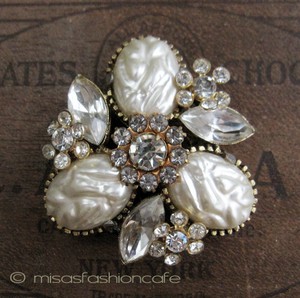 （画像用） バロックパール花ブローチ