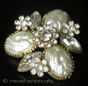 （画像用） バロックパール花ブローチ