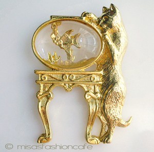 （画像用） 猫ねこ 金魚鉢　ブローチ