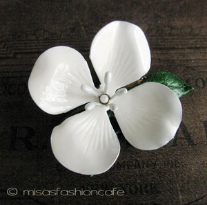 （画像用） ハナミズキの花ブローチ