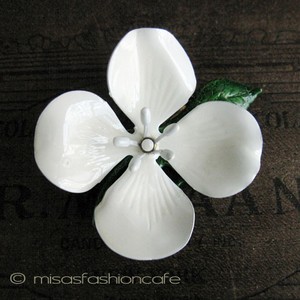 （画像用） ハナミズキの花ブローチ
