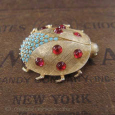 （画像用） てんとう虫 ブローチ