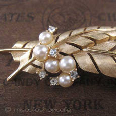 （画像用） クラウントリファリ　 Trifari 羽ブローチ