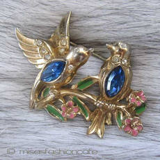 （画像用） Coro 鳥と花ブローチ