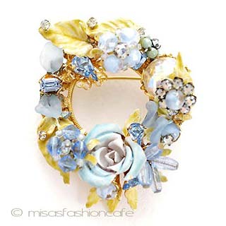 （画像用） フラワーリース　ブローチ