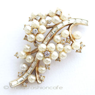 （画像用） Ｔｒｉｆａｒｉ　 トリファリ パールの花 ブローチ