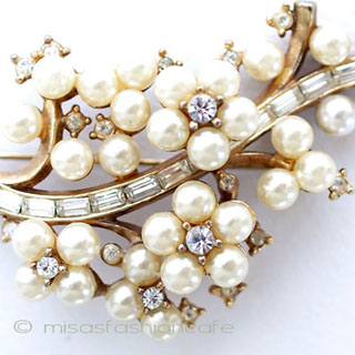 （画像用） Ｔｒｉｆａｒｉ　 トリファリ パールの花 ブローチ