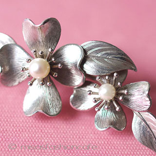 （画像用） 本真珠　14Kgf　 ハナミズキの花ブローチ