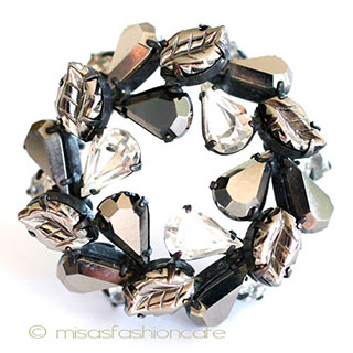 （画像用） Regency　ブローチ クリスタルの葉リース