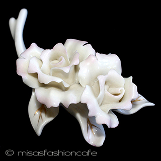 （画像用） Ｌｅｎｏｘ陶器ポーセラーツ ローズ・ブーケ・ブローチ