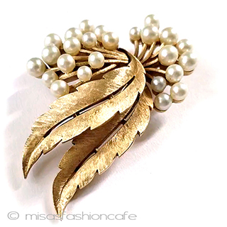 （画像用） Trifariトリファリブローチ パールリボンの花ブーケ