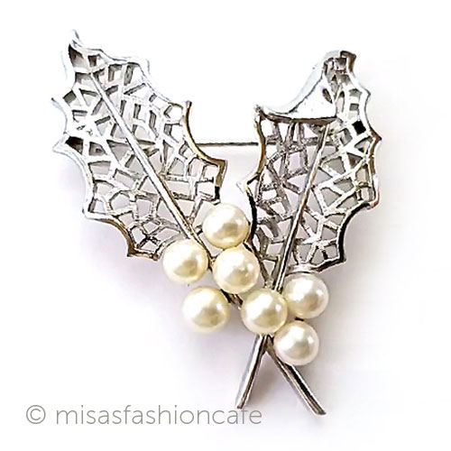 （画像用） Trifari　 トリファリ ヒイラギ　 ブローチ