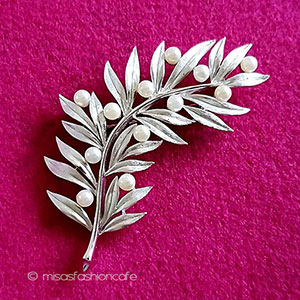 （画像用） Trifari　 トリファリ パールの実銀葉（大）