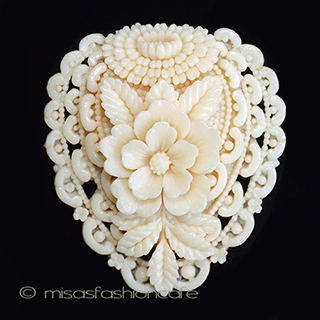 （画像用） セルロイドお花ブローチ