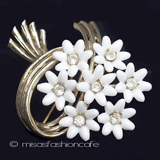 （画像用） ＣＯＲＯ　ブローチ ホワイトブーケ