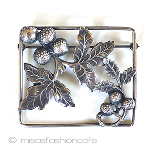 （画像用） スターリングシルバー ラズベリー　ブローチ