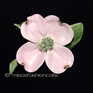 （画像用） 英国製　ブローチ ポーセリン　ハナミズキ