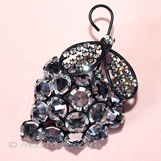 （画像用） クリスタル葡萄ブローチ