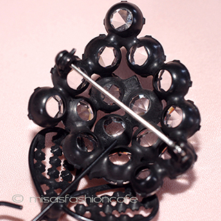 （画像用） クリスタル葡萄ブローチ