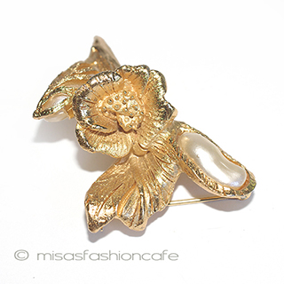 （画像用） Trifari　 トリファリ バロックパールの花