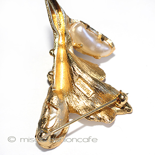 （画像用） Trifari　 トリファリ バロックパールの花