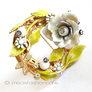 （画像用） Original by Robert お花リース　ブローチ
