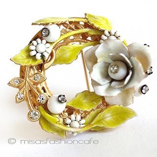 （画像用） Original by Robert お花リース　ブローチ