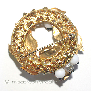 （画像用） Original by Robert お花リース　ブローチ