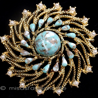 （画像用） サラコベントリー刻印 パールビジューブローチ