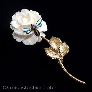 （画像用） 象牙アイボリー 14K gf ローズ＆蜂　ブローチ