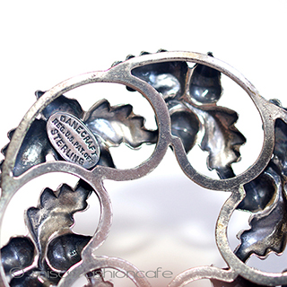 （画像用） スターリング銀製ブローチ 団栗ドングリのリース　