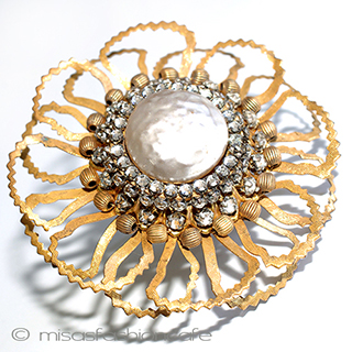 （画像用） ミリアムハスケル刻印 バロックパールの花