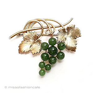 （画像用） 天然石翡翠の葡萄&金葉 Krementz刻印ブローチ