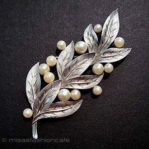 （画像用） Trifari　 トリファリ パール銀葉ブローチ