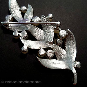 （画像用） Trifari　 トリファリ パール銀葉ブローチ