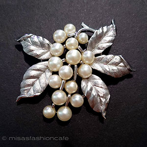 （画像用） Trifari　 トリファリ パール銀葉ブローチ