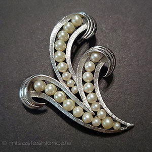 （画像用） Trifari　 トリファリ パール銀葉ブローチ