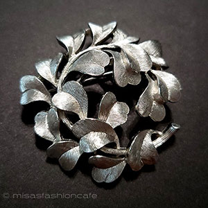 （画像用） Trifari　 トリファリ 銀の葉　ブローチ