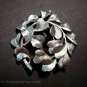 （画像用） Trifari　 トリファリ 銀の葉　ブローチ