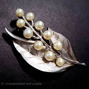 （画像用） Trifari　 トリファリ パール銀葉ブローチ