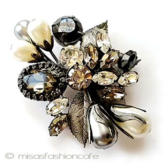 （画像用） ヴィンテージアクセサリー Regency　パールRSの花