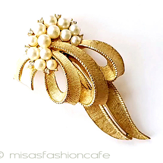 （画像用） ヴィンテージジュエリー トリファリ　金のリボン